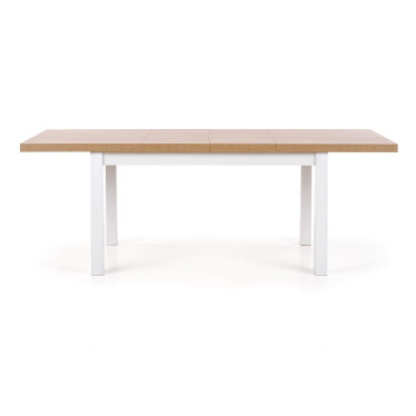 Table à manger avec rallonge installée offrant une grande capacité d'accueil