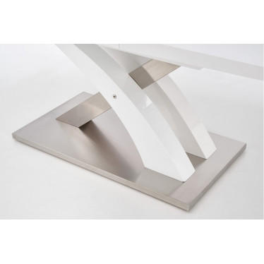 Détail du socle rectangulaire en acier brossé de la table Elvira blanche