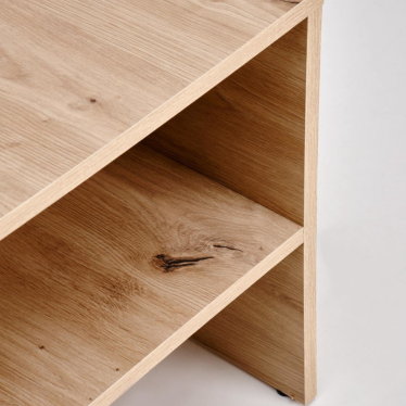 Gros plan sur l'étagère bois et la structure noire table LORIE
