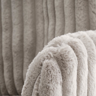 Zoom texture velours gris et accoudoir confortable chaise Nuvem