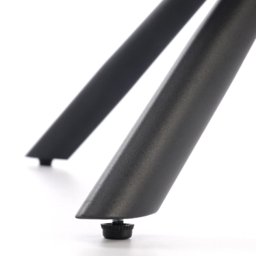 Détail pieds en métal noir étoile chaise pivotante Nuvem