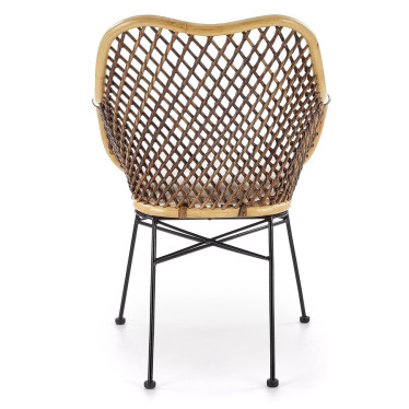 Détail du tressage losange à l'arrière d'un fauteuil en rotin naturel