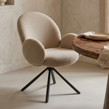 Chaise de salle pivotante en tissu bouclé beige Stuart