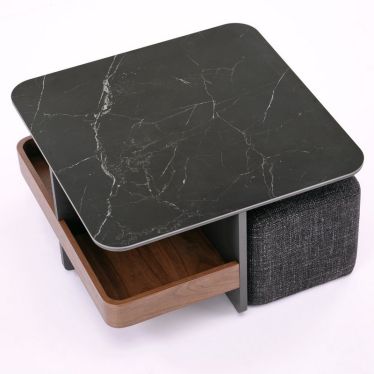 Ensemble table basse carrée marbre noir et deux poufs Sylva vus en plongée