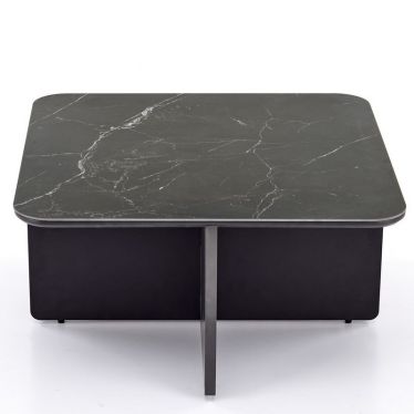Vue de face ensemble table basse carrée marbre noir et deux poufs Sylva