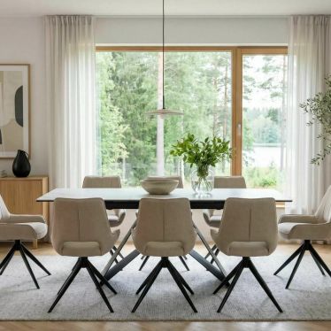 Salle à manger avec chaises pivotantes autour de la table - vue d'ensemble