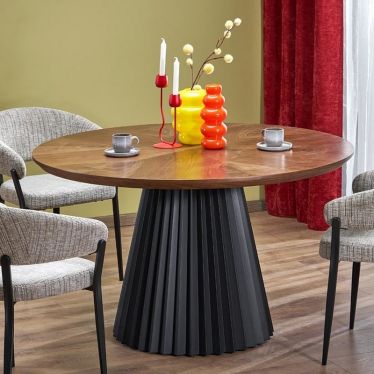 Aménagement de salle à manger moderne avec la table ronde Abel et ses chaises - vue d'ensemble