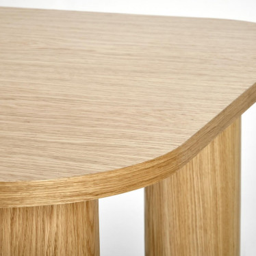 Détail du plateau en placage chêne et du bord arrondi de la table MARTHE