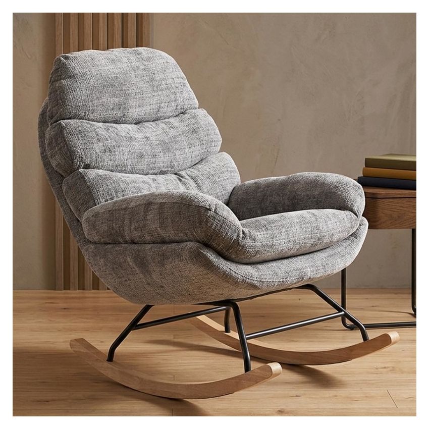 Rocking-chair confort Leonce en tissu gris texturé dans un salon moderne mis en situaton