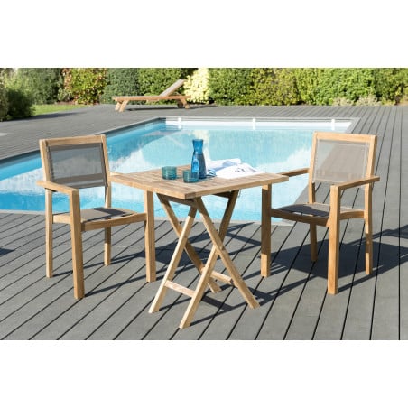 Salon de jardin avec table carrée & 2 fauteuils empilables couleur taupe en teck et textilène Summer